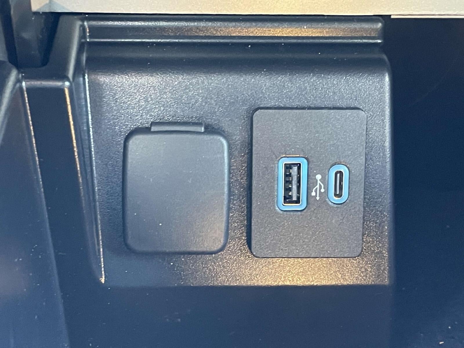 2023 Ford Explorer XLT RWD