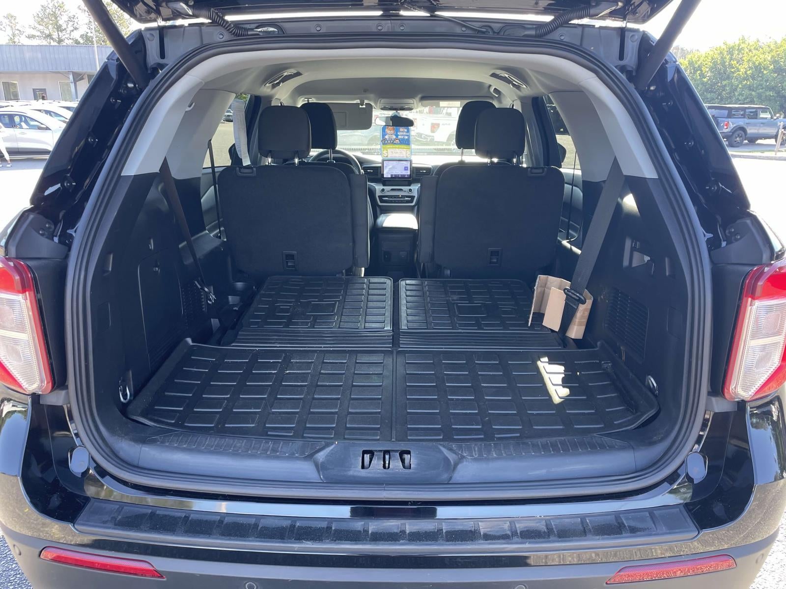 2023 Ford Explorer XLT RWD