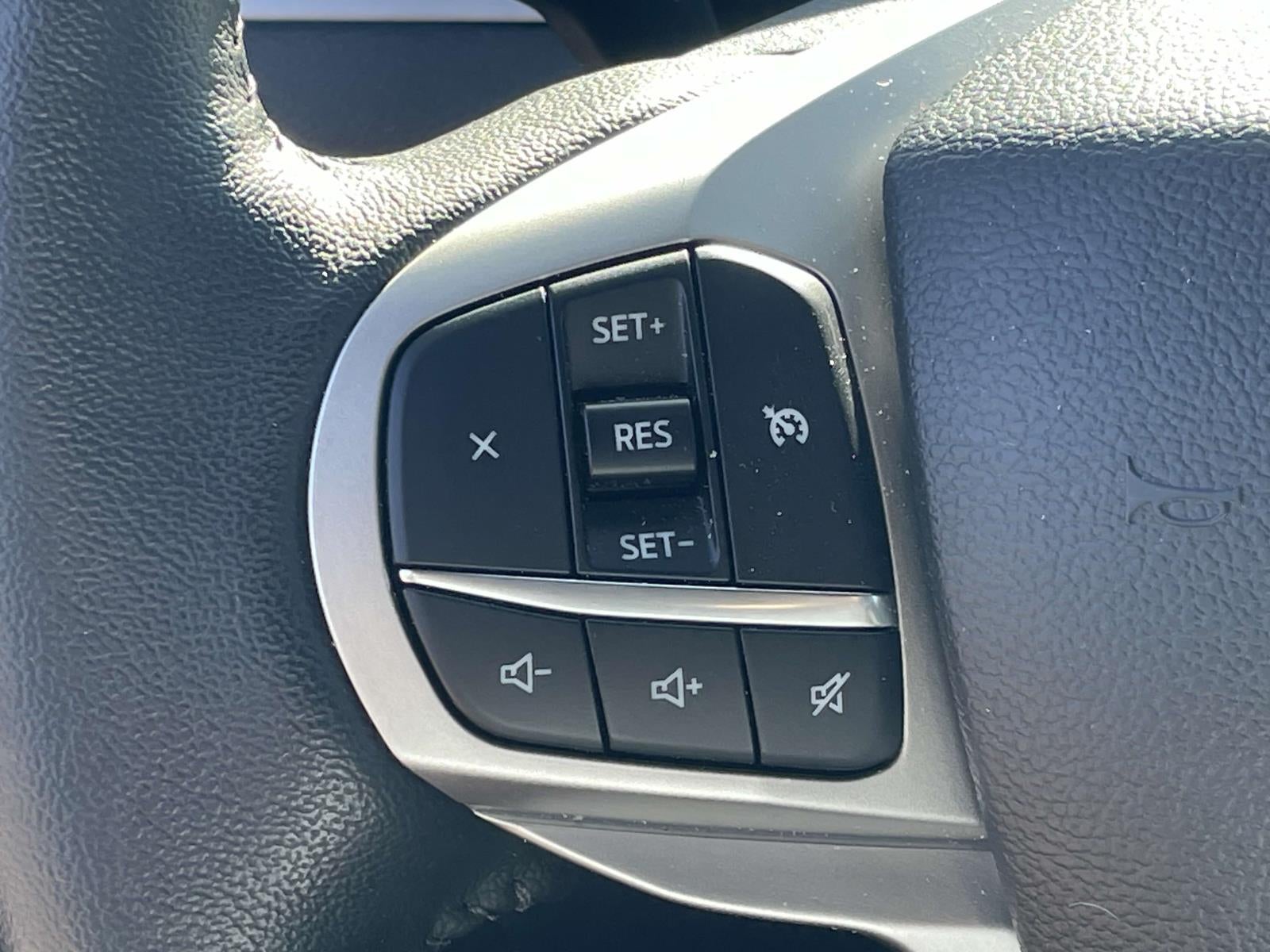 2023 Ford Explorer XLT RWD