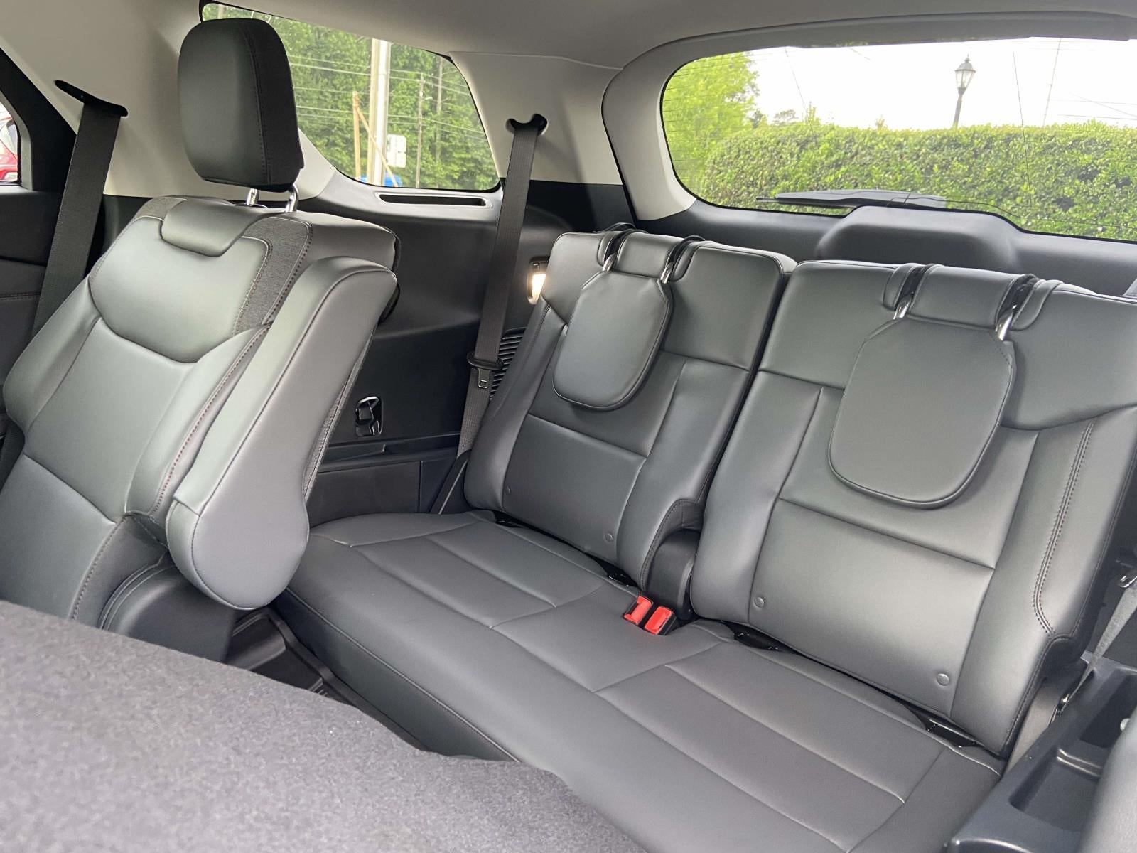 2025 Ford Explorer Active RWD