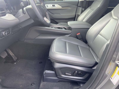 2025 Ford Explorer Active RWD