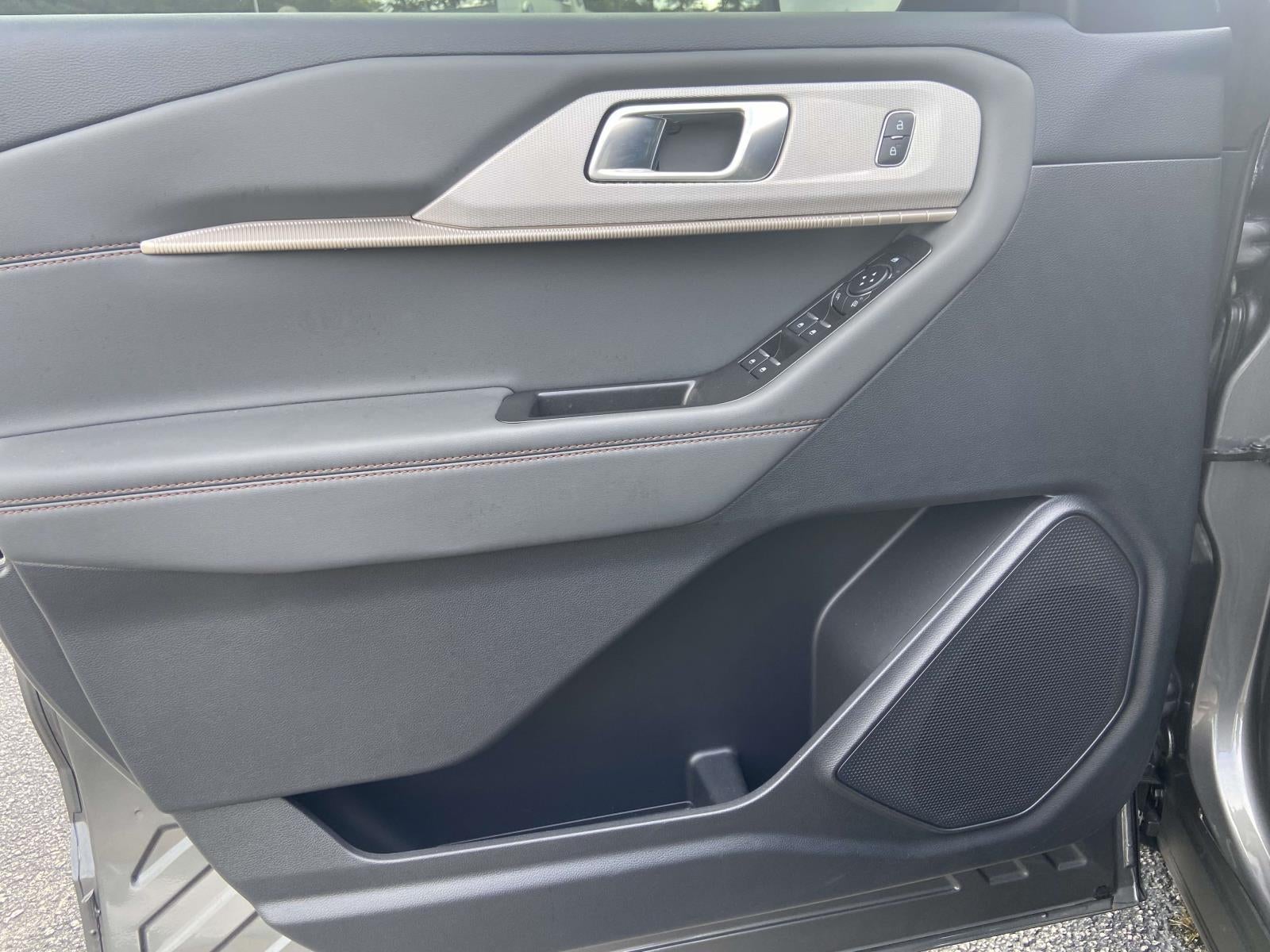 2025 Ford Explorer Active RWD