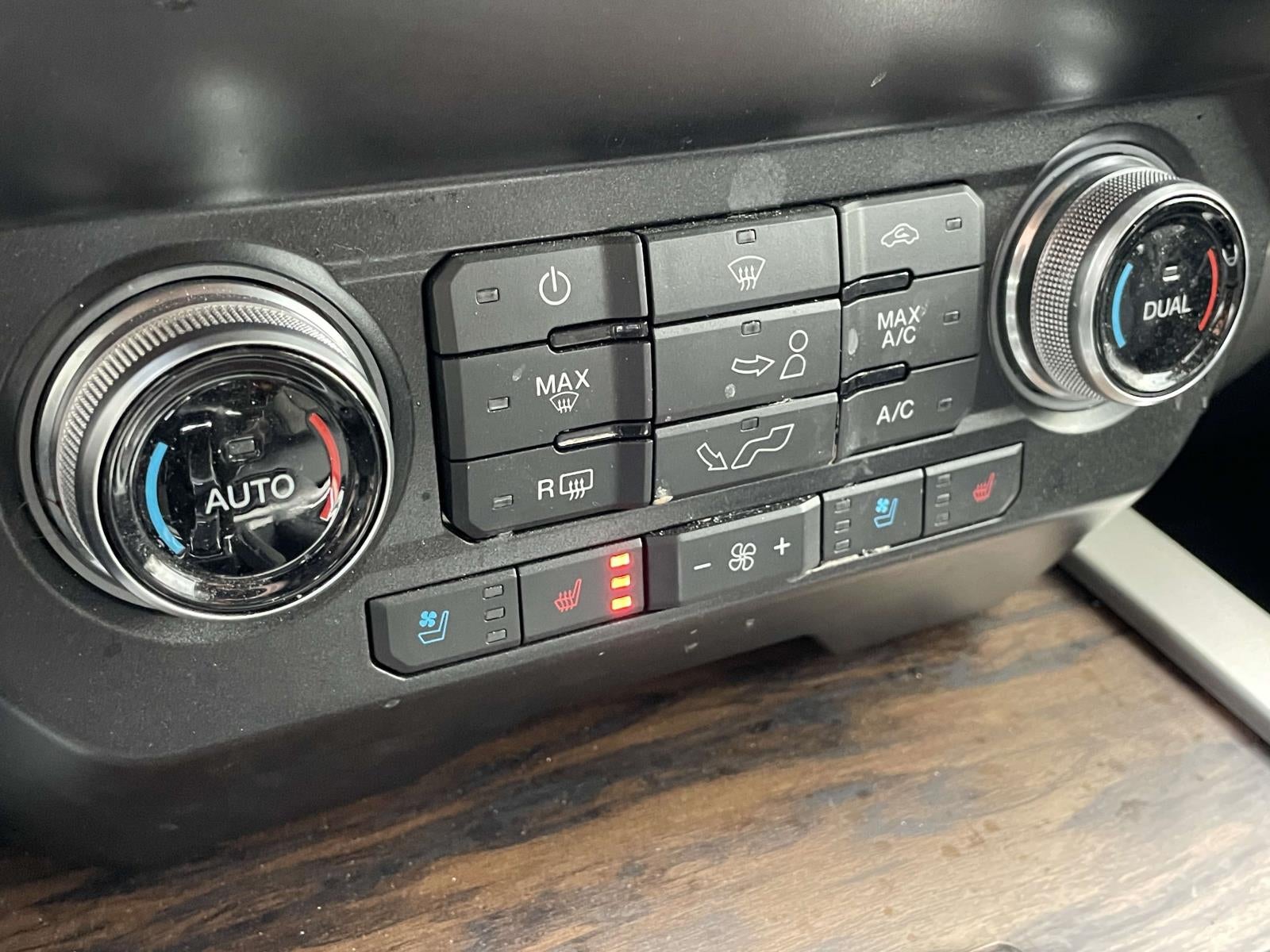 2020 Ford F-150 LARIAT 4WD SuperCrew 5.5' Box