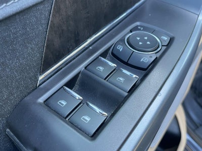 2022 Ford F-150 LARIAT 4WD SuperCrew 5.5' Box