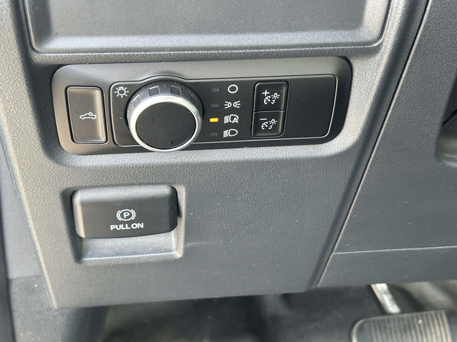 2024 Ford F-150 XL 2WD Reg Cab 8' Box