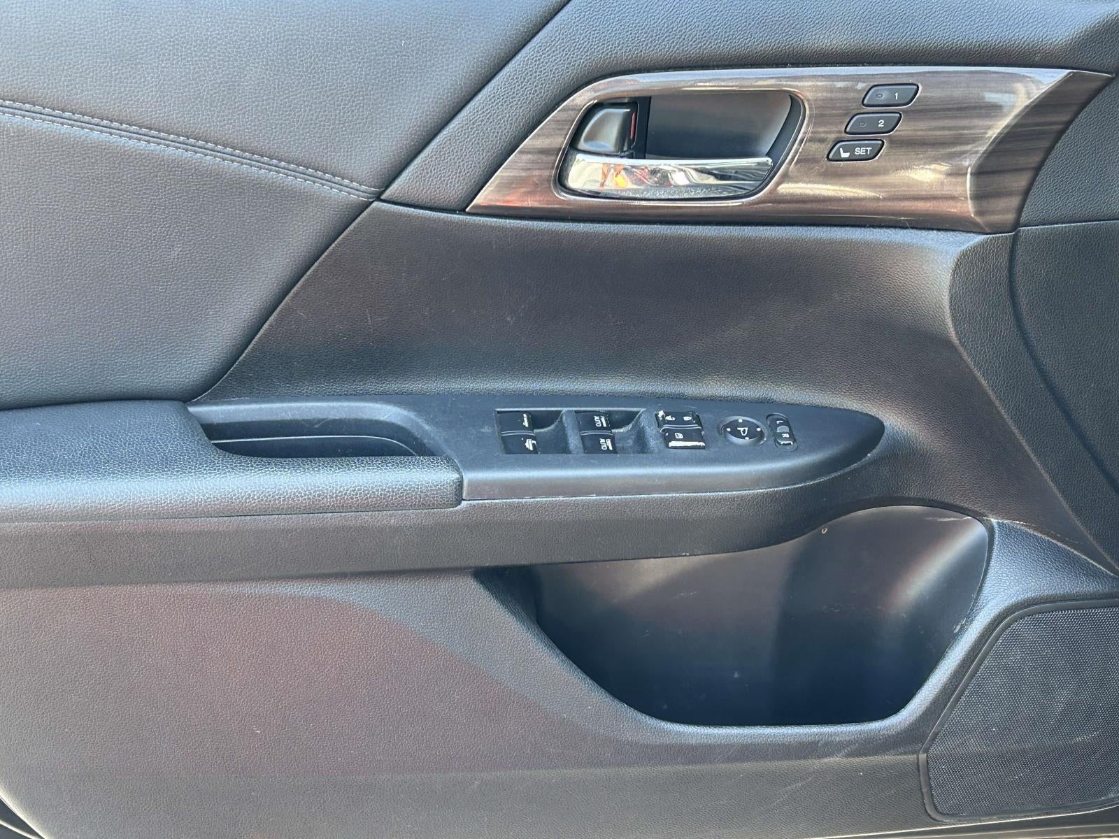 2017 Honda Accord Sedan EX-L V6 Auto w/Navi & Honda Sensing