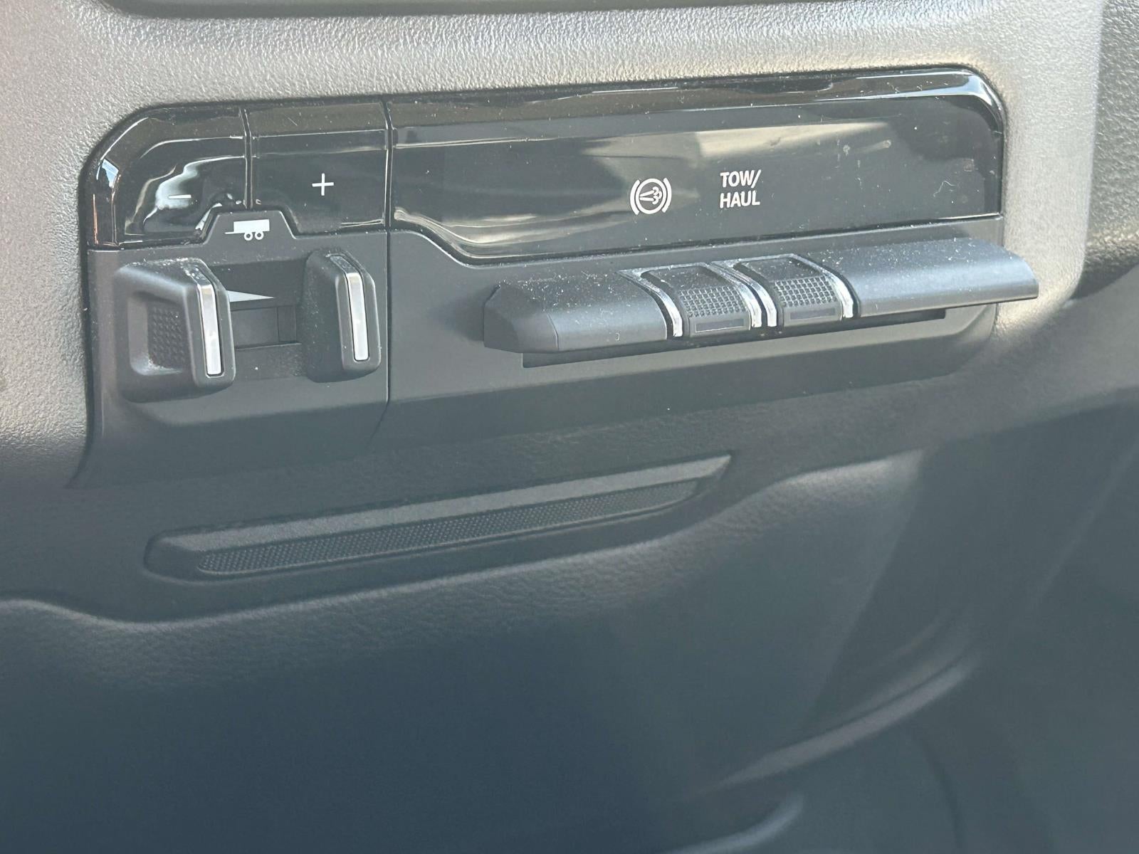 2019 RAM 2500 Big Horn 4x4 Crew Cab 6'4 Box