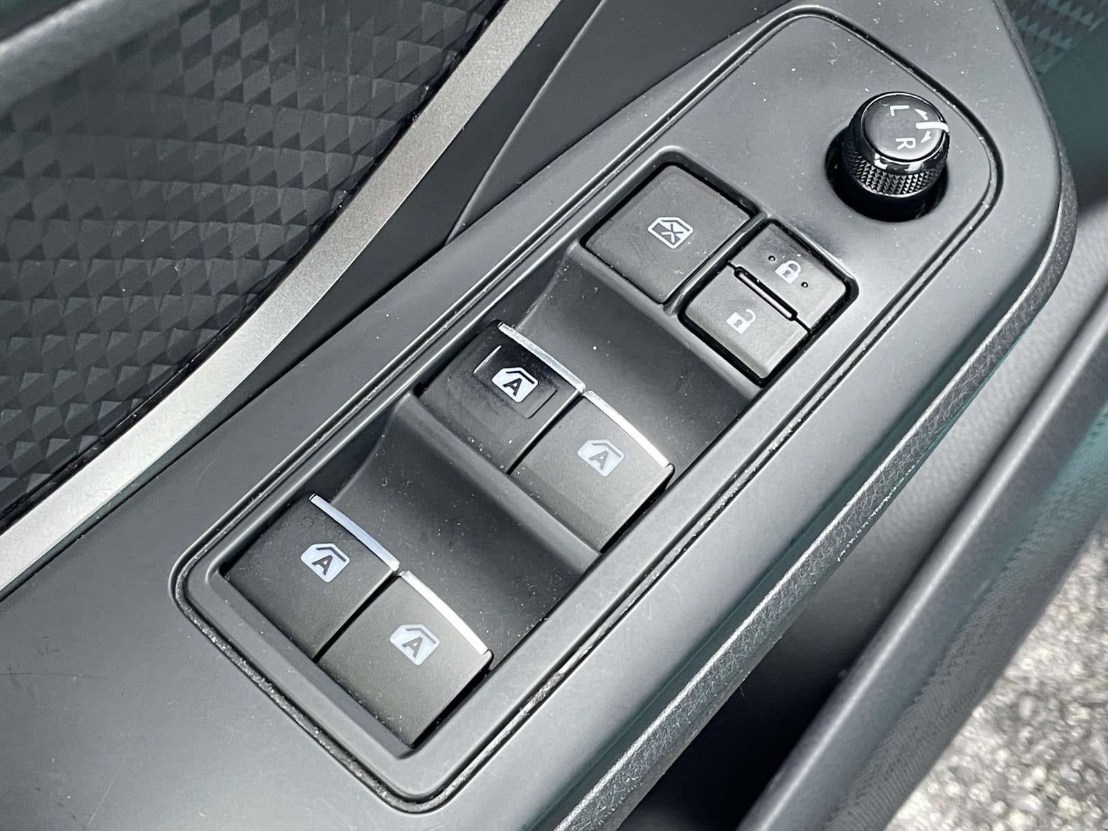 2018 Toyota C-HR XLE FWD (Natl)