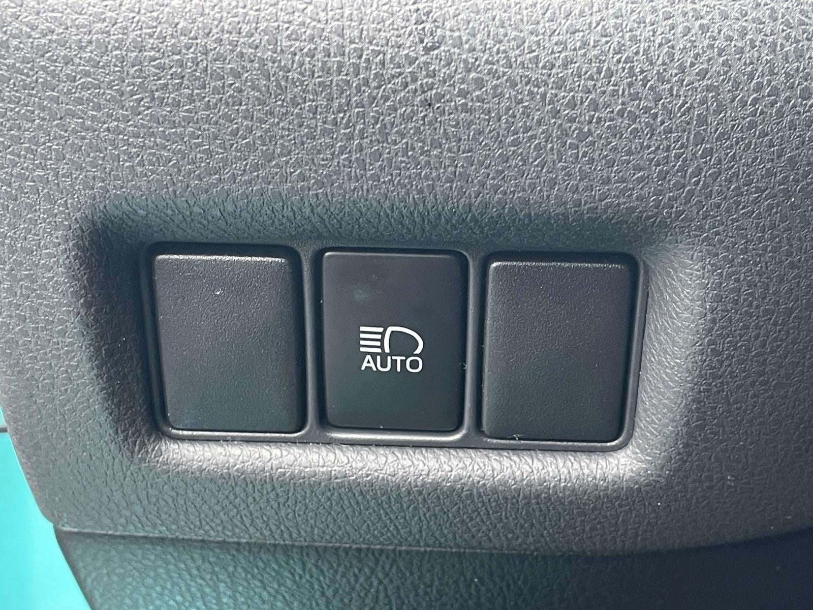 2018 Toyota C-HR XLE FWD (Natl)